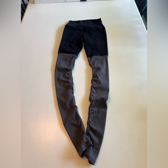 ALO Women's Yoga Goddess Ribbed Gray Black High Waisted Leggings Size S - Picture 6 of 12